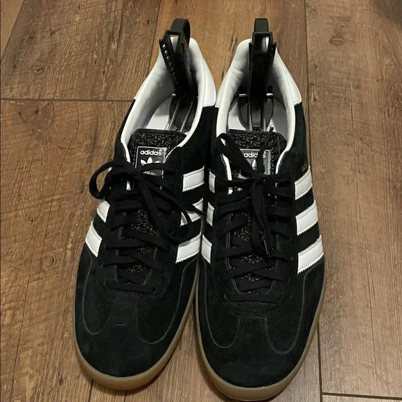 Black and white adidas men’s size 11